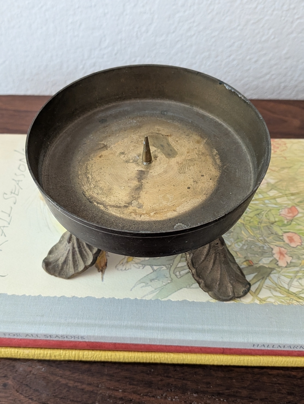 Vintage Brass Hollywood Regency Pillar Candle Holder Leaf Motif 3" X 4.5" - Picture 2 of 12